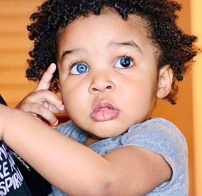 Liam urodził się z nietypowym kolorem oczu!