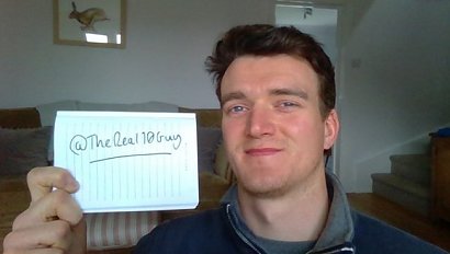 Dziś Connor chce to wykorzystać i sprzedać swoje oryginalne zdjęcia :)