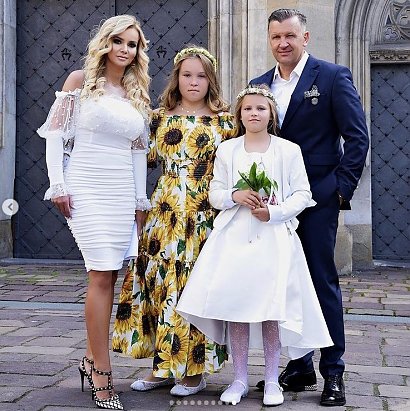 Nie wszystkim podobała się sukienka Moniki. Byli tacy, którzy uznali, że kobieta niepotrzebnie skupia na sobie uwagę.