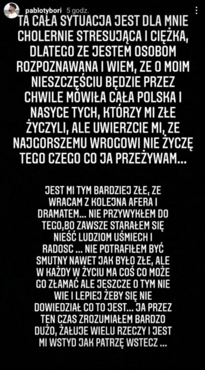 wykonać szereg zabiegów, a wśród nich usunięcie mięśnia żuchwy i zastąpienie tego... wypełniaczem.
