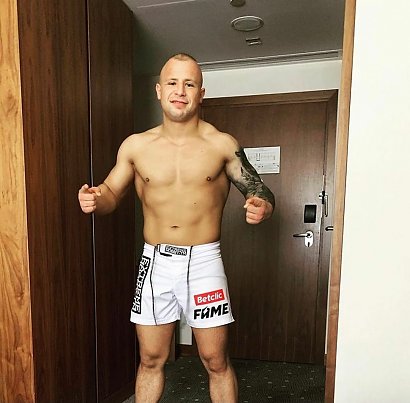 Mateusz Murański walczył z Arkadiuszem Tańculą na 10. gali FAME MMA.