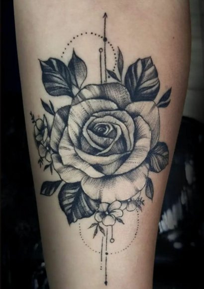 Tatuaż z motywem róży?