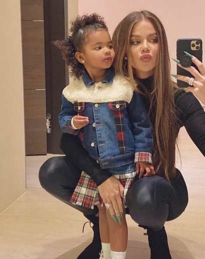 Tu oczywiście Khloe Kardashian pozuje ze swoją córką!