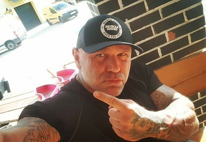 Przyjaciele i rodzina wierzyli, że 46-latek wyjdzie z tego cało. Niestety dziś media obiegła smutna informacja.