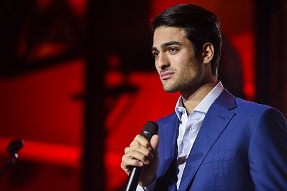 Matteo występuje na scenie nie tylko sam, ale często można go spotkać u boku znanego ojca.