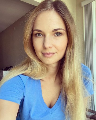 Karolina Szymczak już tak nie wygląda! Żona Piotra Adamczyka pożegnała się z blondem. Co za zmiana!