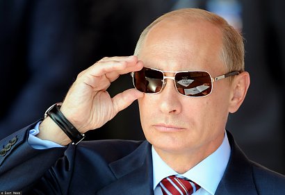 Ponadto internauci zwracają uwagę na to, że wygląd Władimira Putina na przestrzeni lat uległ takiej zmianie, że czasem ciężko go nawet rozpoznać.