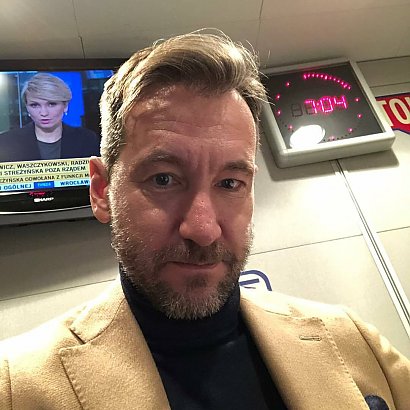 Prezenter telewizyjny stracił prawo jazdy w 2014 roku, ale mimo wszystko nadal chętnie zasiadał za kierownicą swoich luksusowych samochodów.