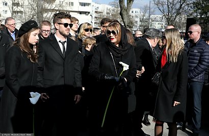 Małgorzata Ostrowska-Królikowska podczas Ceremonii na Cmentarzu Wojskowym na Powązkach