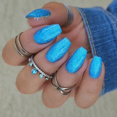 niebieskie paznokcie z pyłkiem