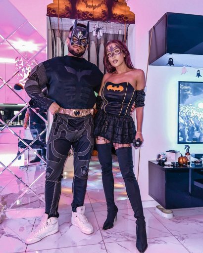 Trybson i Eliza Trybała przebrali się za superbohaterów - on za Batmana, a ona za dziewczynę Batmana! Na imprezie bawili się ze znajomymi.