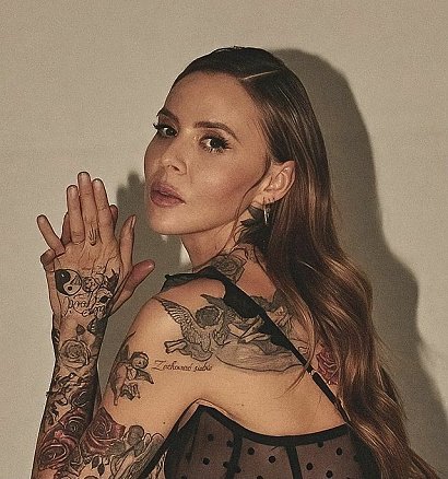 Maja Sablewska i jej tatuaże: na rękach, dłoniach, plecach, z boku ciała. ZOBACZ!