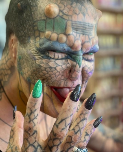 Eva zdaje sobie sprawę, że wzbudza kontrowersję i czasem sama podkręca gorącą atmosferę fotkami, na których pozuje w dość nieoczywisty sposób.