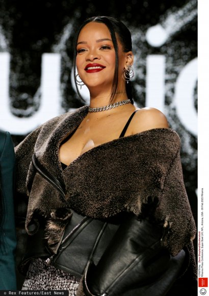 Piosenkarka podpadła organizacji PETA, która zwróciła uwag na fakt, że Rihanna ma słabość do naturalnych futer.