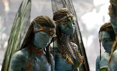 Zoe Saldana wciela się w jedną z głównych ról w filmie, słynną Neytiri, jedną z przedstawicielek niebieskoskórych stworzeń Na’vi. W drugiej części...