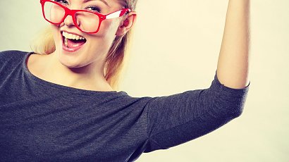 10.	Bądź niezależna. Mężczyźni są zdobywcami – jeśli chcesz cały czas mieć w kieszeni jego serce, miej swoje życie, realizuj się prywatnie i zawodowo, ciesz się życiem.