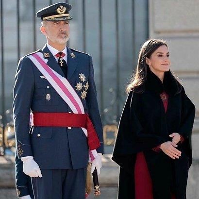 Królowa Letizia olśniła w czerwonej sukni. Przyćmiła nawet żonę prezydenta Kolumbii!