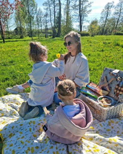 Agnieszka Kaczorowska chętnie dodaje zdjęcia z córkami
