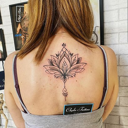 Tatuaż kwiatu lotosu - odkryj piękne motywy i zainspiruj się!
