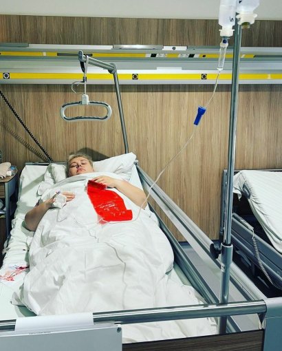 Kinga Zawodnik po operacji, bezpośrednio po przywiezieniu na swoją salę.