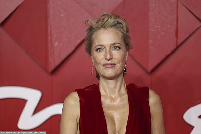 Było dużo czerni, bieli, ale nie zabrakło też koloru, którego ambasadorką na tej imprezie z całą pewnością była 54-letnia Gillian Anderson.