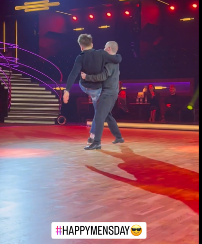Marcin Hakiel w niedzielę w południe zamieścił na Instagramie wideo, na którym tańczy z chłopakiem, innym znanym tancerzem, Tomaszem Barańskim.