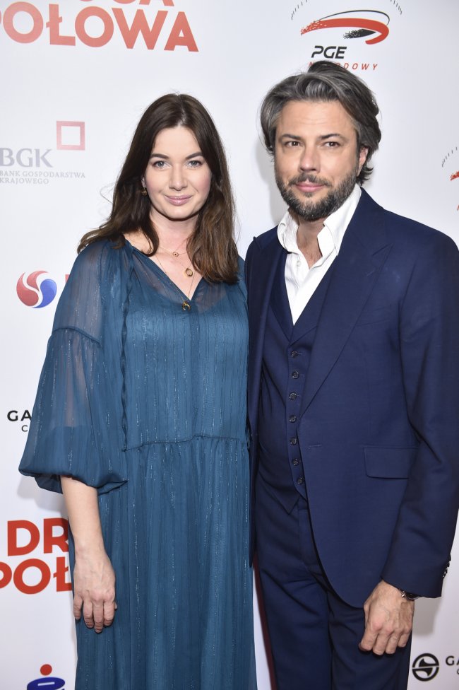 Zobacz, jak Karolina Malinowska i inne gwiazdy wspierały protesty po śmierci Izabeli z Pszczyny.